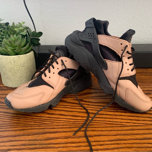 WOMENS 7 MENS 5.5 NIKE AIR HUARACHE TOADSTOOL CHESTNUT DH8143-200 - Picture 1 of 8
